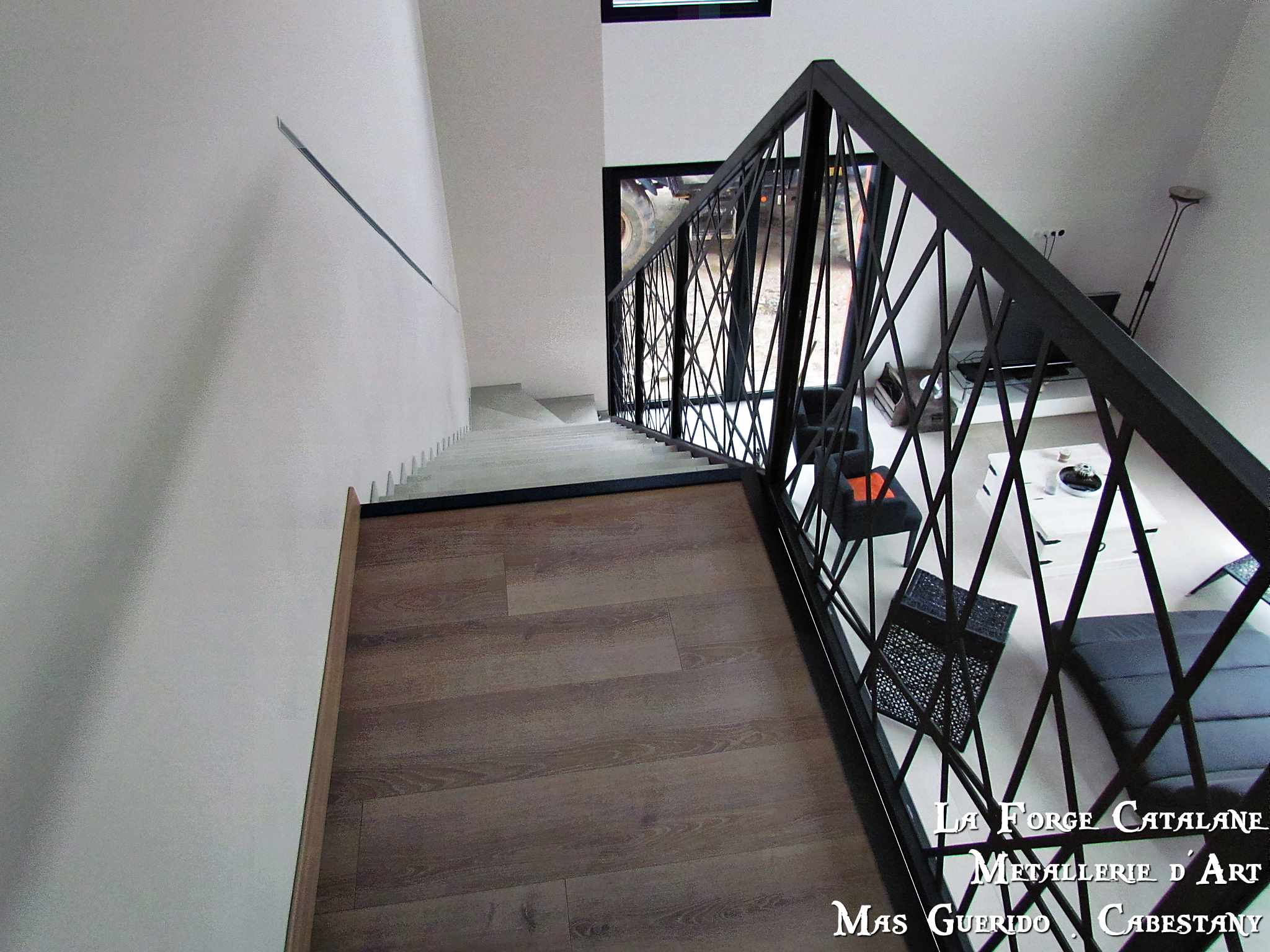 Rampant et garde corps interieur decoupe laser fils entrecroise forge catalane 4.jpg